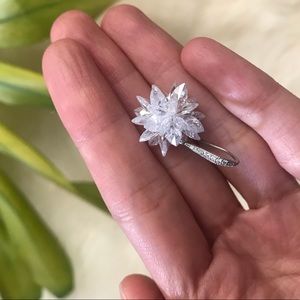 Crystal clear flower earring with diamond